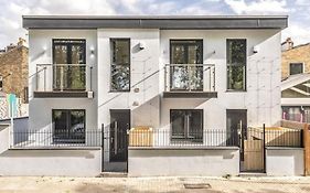 Modern Majesty 3 Bed 3 Bath House In London